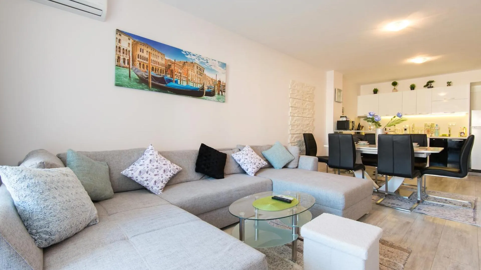 La Mer Luxury Apartments Golden Sands