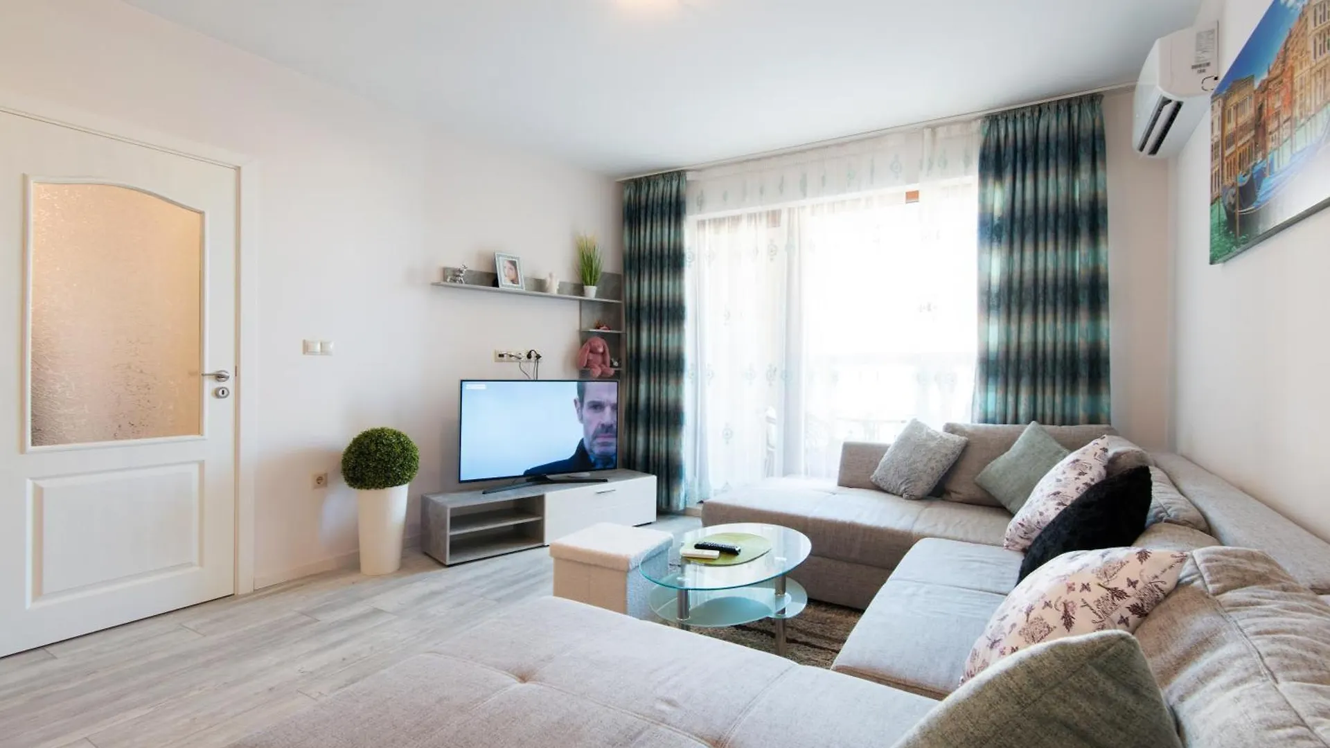 La Mer Luxury Apartments Golden Sands
