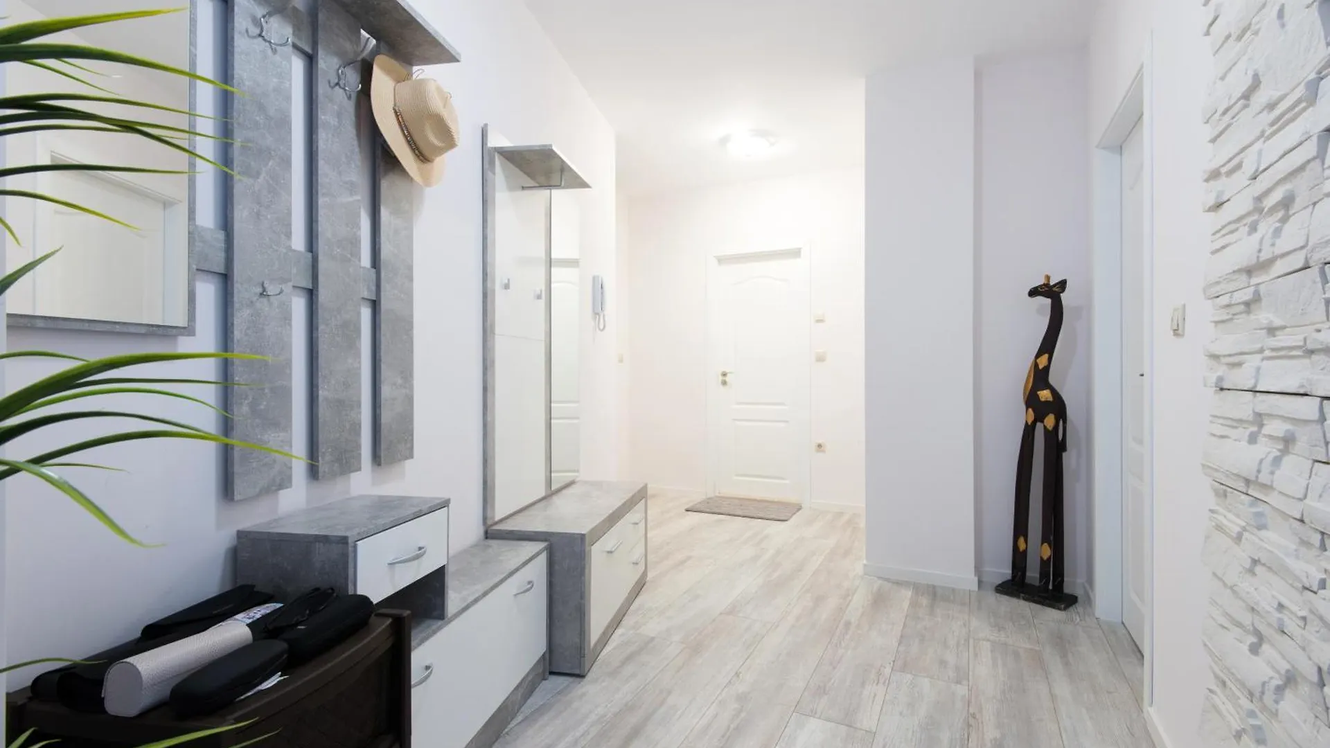 La Mer Luxury Apartments Golden Sands